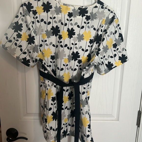Cherokee black yellow gray floral tie back side pocket scrub M - Picture 4 of 5